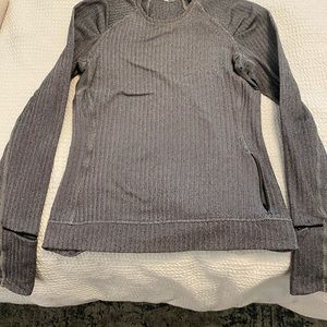 Lululemon pullover size 4